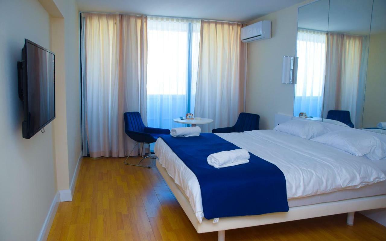 Sea View From The Clouds Aparthotel Batumi Exterior foto